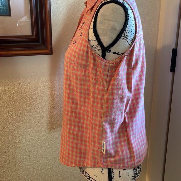 Tweety collared button down sleeveless top. Sz small - Picture 5 of 12